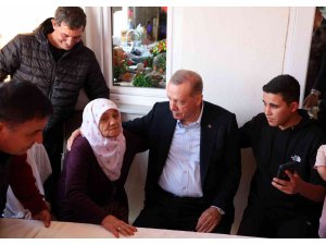 Cumhurbaşkanı Erdoğan, selzede Zülfiye ninenin evine misafir oldu