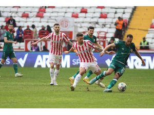 Spor Toto Süper Lig: FTA Antalyaspor: 1 - Giresunspor: 1 (İlk yarı)