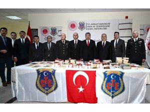 Osmaniye protokolünden kitap bağışı