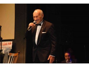 Mustafa Sağyaşar 70. sanat yılını Adana’da konserle kutladı