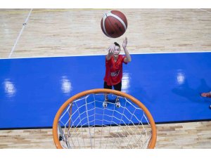 Mersin’den genç basketbolcular, gelişim kampına katıldı