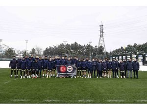 Fenerbahçe’den destek pankartı: ’Ülkemizin başı sağ olsun’