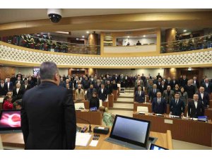 Antalya Büyükşehir Belediye Meclisi, depremde hayatını kaybedenler için saygı duruşunda bulundu