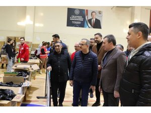 AK Parti İzmir İl Başkanı Sürekli: "147 tır bölgeye gönderildi”