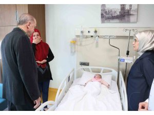 Cumhurbaşkanı Erdoğan, İstanbul’a getirilen depremzedeleri ziyaret etti