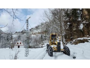 Doğu Karadeniz’de kar nedeniyle 567 köy ve mahalle yolu ulaşıma kapandı