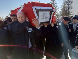 Eski CHP Genel Başkanı Baykal, Devlet Mezarlığında toprağa verildi