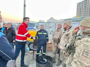 Kartal Belediye Başkanı Gökhan Yüksel deprem bölgesinde