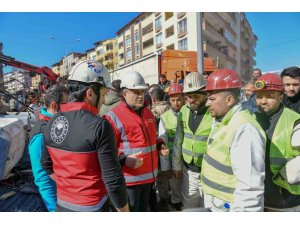 Esenyurt Belediyesi depremin yaralarını sarıyor