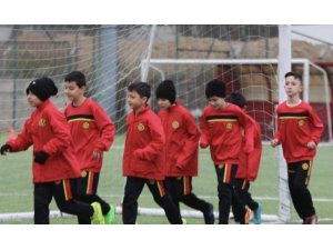 Eskişehirspor depremzede çocukları unutmadı