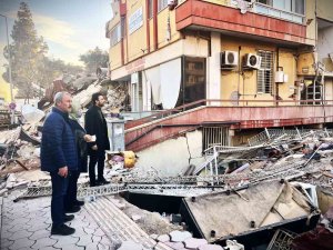 Milletvekili Şahin Tin, depremzedenin yanında