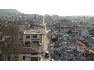 Hatay’da "dünyanın aydınlatılan ilk caddesi" yerle bir oldu