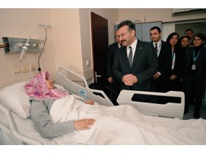 Vali Aksoy, Aydın’da tedavi gören depremzede vatandaşlarla görüştü