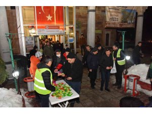 Miraç Kandili’nde Bozüyük Belediyesi’nden şeker ikramı