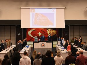 Meclis İstiklal Marşı’yla açıldı