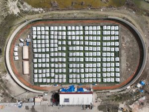 Hatay Samandağ Stadyumu’na kurulan çadır kent dron ile görüntülendi