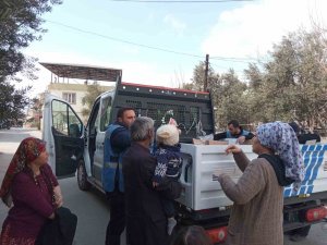 Ümraniye Belediyesi ekipleri afetzedelere gıda, giysi ve battaniye dağıttı