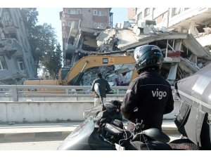 Moto kuryeler depremzedeler için gönüllü olarak hizmet veriyor