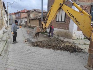 Burhaniye’nin kırsal mahallelerinde yol çalışmaları devam ediyor