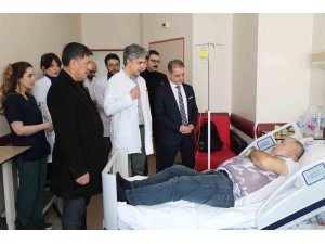 Erzincan’da yaralı depremzedelerin tedavileri sürüyor