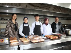 Anaokulu öğrencilerinin kahvaltılıklarını meslek liseliler hazırlıyor