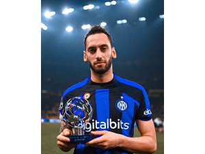 Hakan Çalhanoğlu, ödülünü depremzedelere adadı