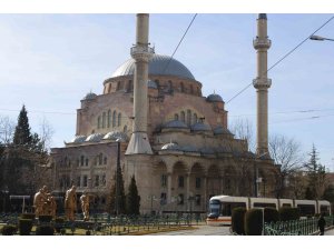 Asırlık Eskişehir Reşadiye Camii görenleri mest ediyor