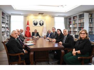 Türk Eğitim-Sen deprem bölgesinde yapılacaklara dair önerileri Bakan Özer’e sundu