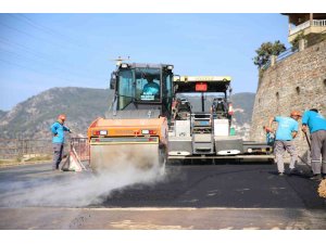 Alanya’da asfalt yenileme çalışmaları devam ediyor