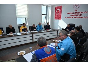 Sağlık Bakanı Koca, Osmaniye’de depremzedeleri ziyaret etti