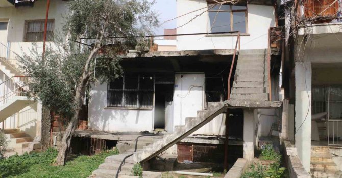 Üst kat komşusu evi yaktı, yaşlı adam canını zor kurtardı