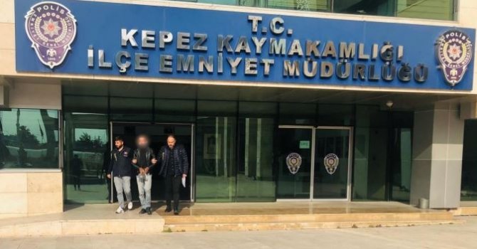 Antalya’da gasptan 37 yıl kesinleşmiş hapis suçuyla aranan firari yakalandı