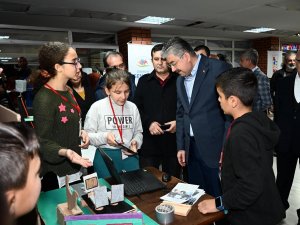 Öğrenciler, otobüs seyahatlerinde karşılaşılan problemlere yönelik geliştirdikleri çözümleri sergiledi