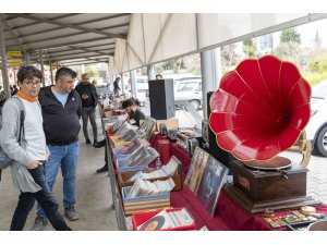 Mersin’de açılan ’antika pazarı’ ilgi görüyor