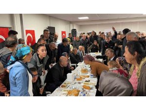 Bakan Soylu, İskenderun’da depremzedelerle iftarda buluştu