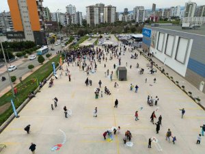 Depremzede çocuklar için ’Uçurtma Şenliği’ düzenlendi