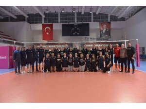 Genç voleybolcular Çukurova Belediyesi Spor Kulübü’nün misafiri oldu