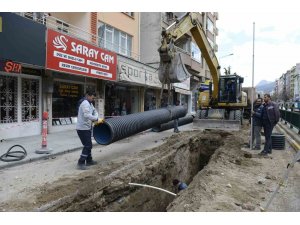 İstiklal Mahallesi yeraltı otoparkının altyapı çalışmaları yapılıyor