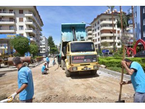 Alanya kent merkezinde devam eden asfalt yenileme çalışmalarında sona gelindi