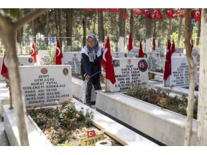 Mersin’de bayram öncesi mezarlık ve ibadethaneler temizlendi