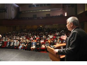 YKS’ye girecek öğrencilere farkındalık ve motivasyon konferansı