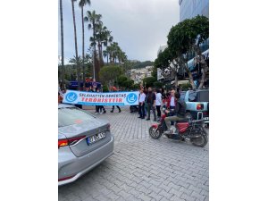 Alanya’da Ekrem İmamoğlu’na pankartlı protesto