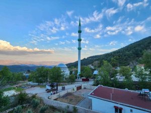 Hatay’ın en uzun minaresi böyle yıkıldı