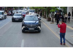 Isparta Belediye Başkanı Şükrü Başdeğirmen Togg’la şehir turu attı