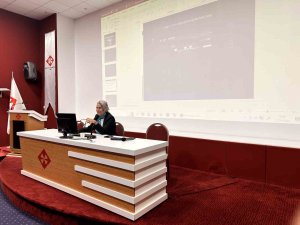 Paramedik öğrencilerine eğitim verildi