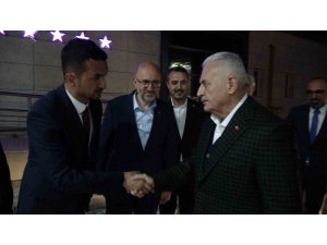 Binali Yıldırım, Burdur’da İş Dünyası Buluşması programında STK Temsilcileri ile bir araya geldi