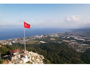 Çalış Tepesi’ne Türk bayrağı asıldı