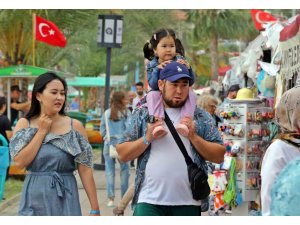 Alanya turizm ve sanatı doya doya yaşamaya devam ediyor