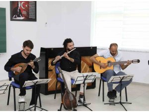 ALKÜ’de mandolin topluluğunun sesi Avrupa’n duyuldu