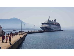 13 yıl aradan sonra İsrailli turist taşıyan ilk gemi Alanya Limanı’na demir attı